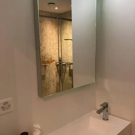 Flat&breakfast At 10 Steps From Lake Life! Apartamento *