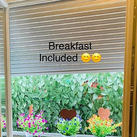 Flat&breakfast At 10 Steps From Lake Life! *