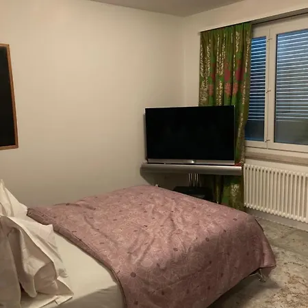 Flat&breakfast At 10 Steps From Lake Life! *