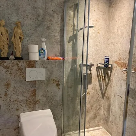 Διαμέρισμα Flat&breakfast At 10 Steps From Lake Life!
