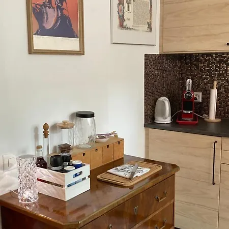 شقة Flat&breakfast At 10 Steps From Lake Life!